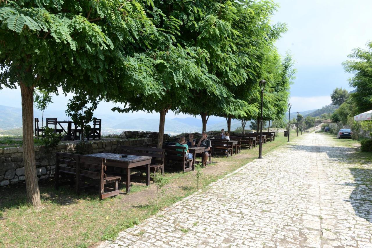 Guest House Iljesa Berat Eksteriør bilde