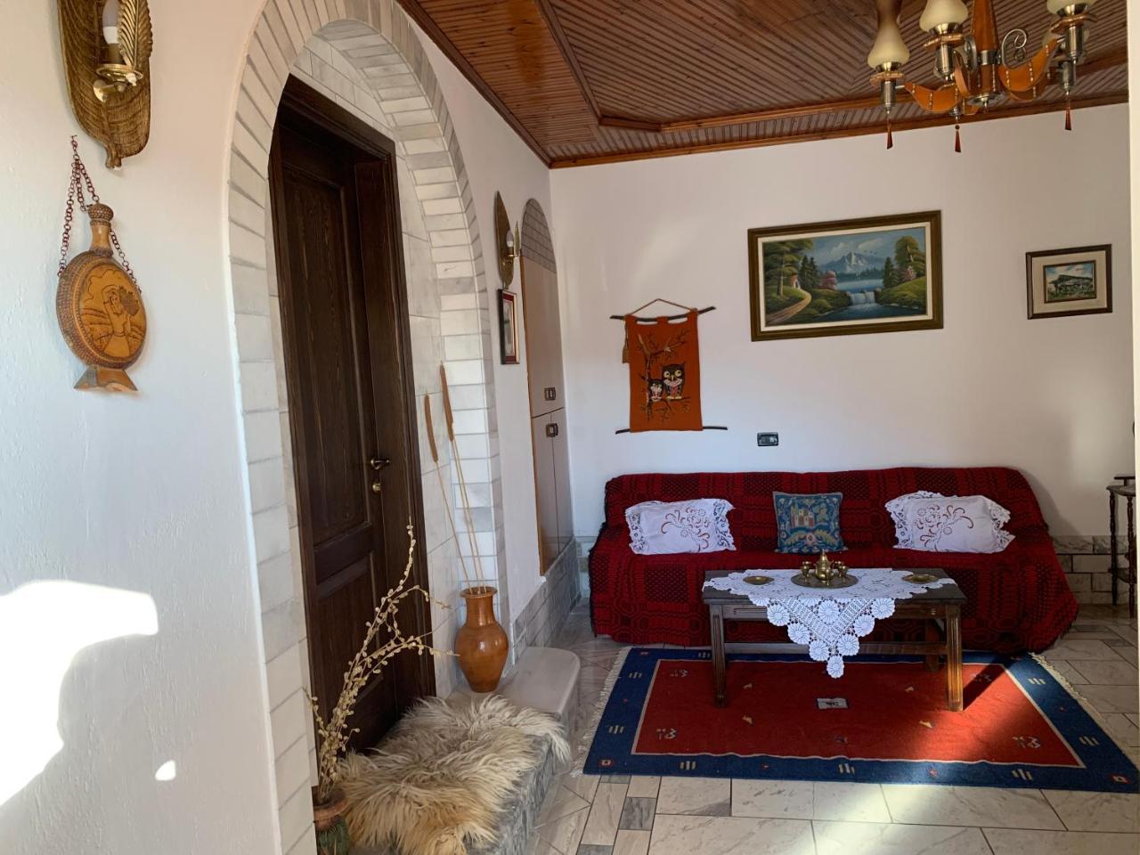 Guest House Iljesa Berat Eksteriør bilde