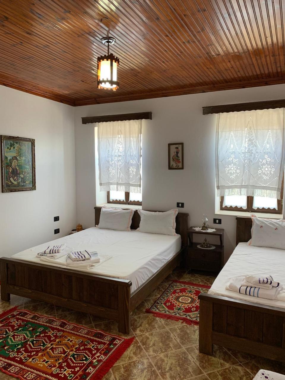 Guest House Iljesa Berat Eksteriør bilde